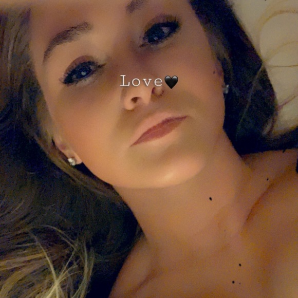 Meet your Posher, Karina - Picture 1 of 8